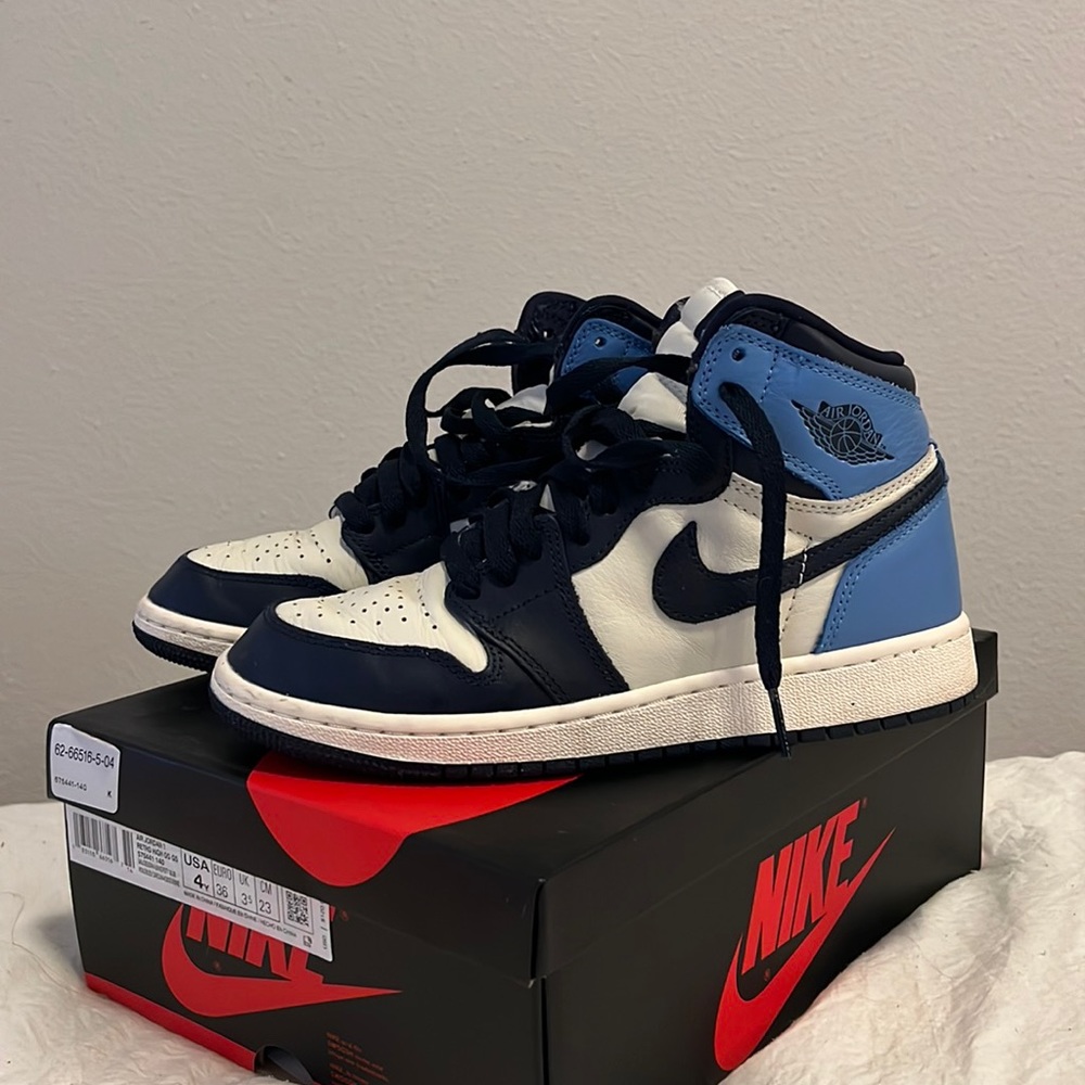 Air Jordan Retro High OG GS 
4y/ 5.5w
Only worn a couple times
Open to offers